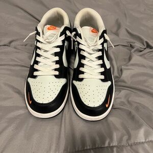 Nike Men's Black and White Sneakers